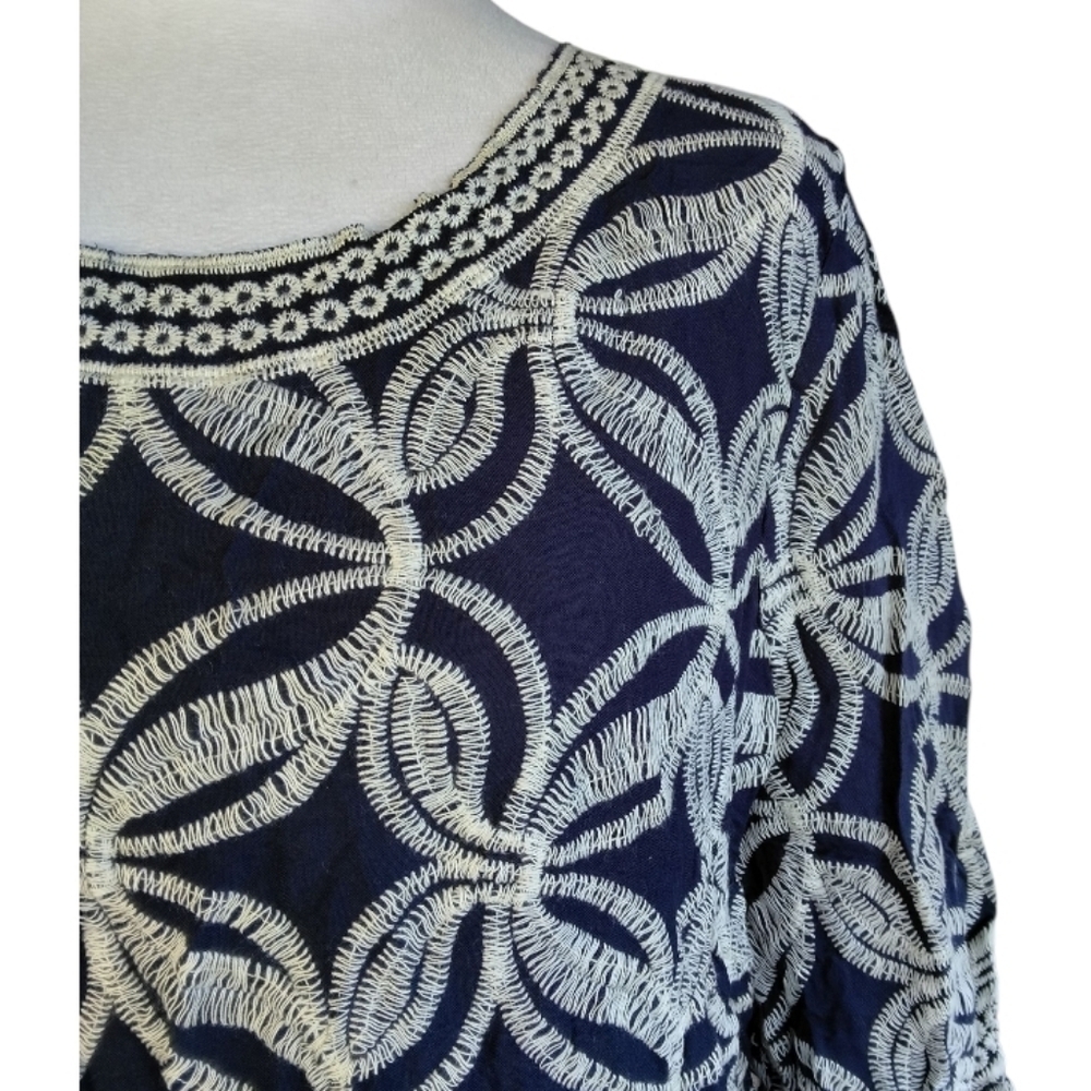 Anthropologie Solitaire Heavily Embroidered Navy Blue Boho Tunic Top Size 1X - Picture 3 of 8